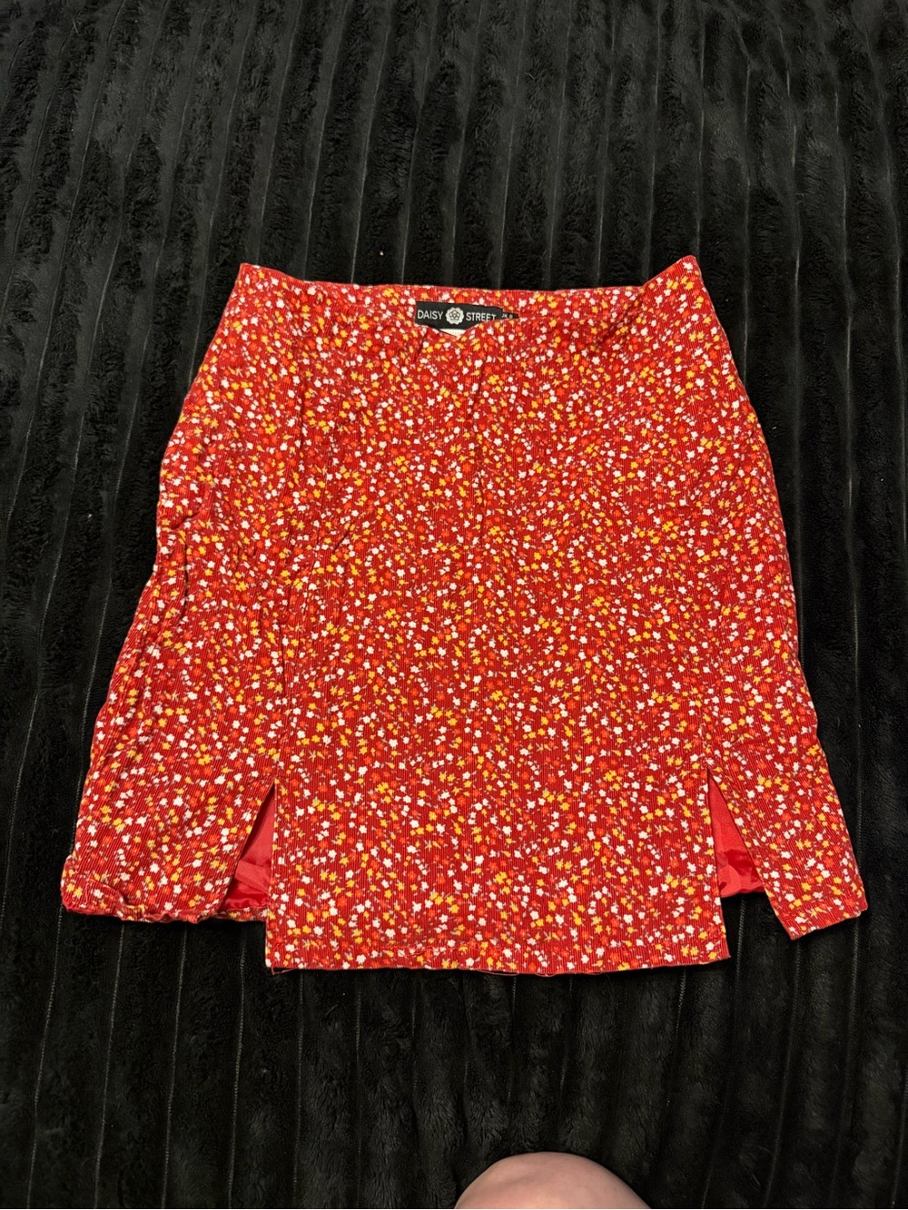 Daisy Street red skirt with small white and orange speckles, size S/T-0013
